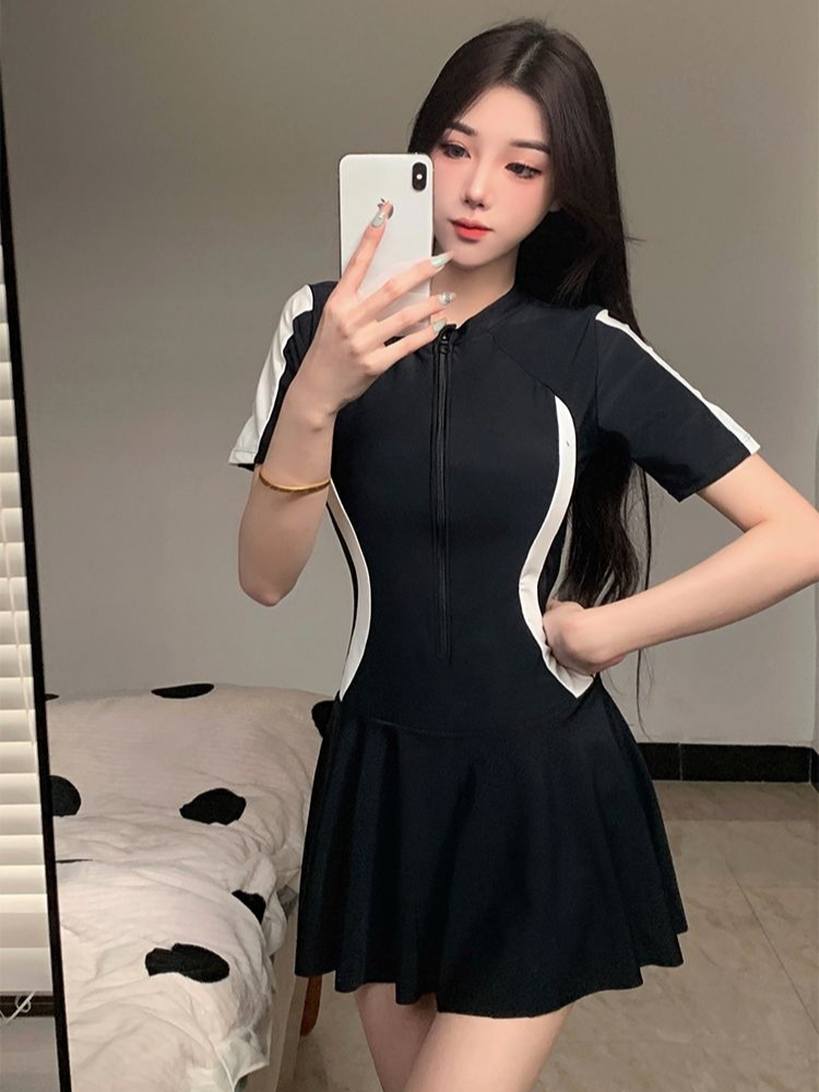 Nuevo Traje de Baño de Una Pie - Spa & Wellness Hotel Paradiso reseña y precio